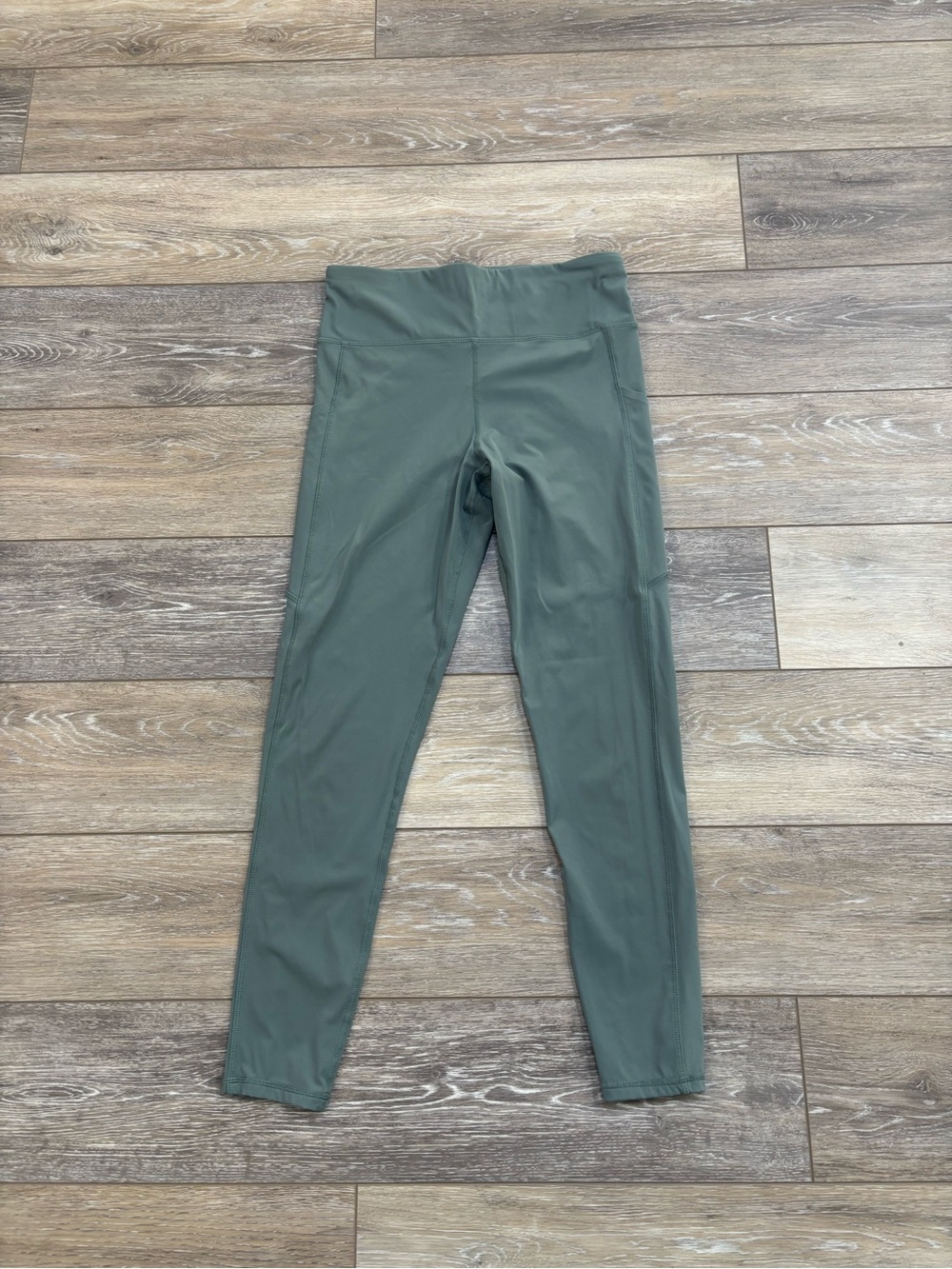 Vuori Stride Leggings Sz S Green 7/8 Length Performance #VM429 Yoga Workout Gym